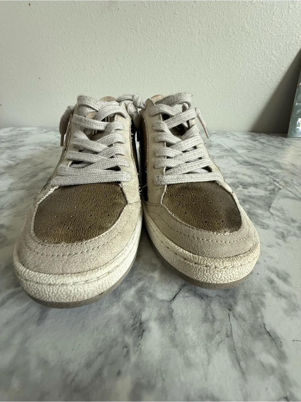 SHU SHOP Women's Metallic Gold Sneakers with Pink Star Accent Sz 81/2 Paz Golden